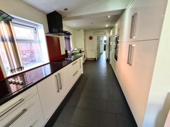 1 bed House Share to rent Image 8