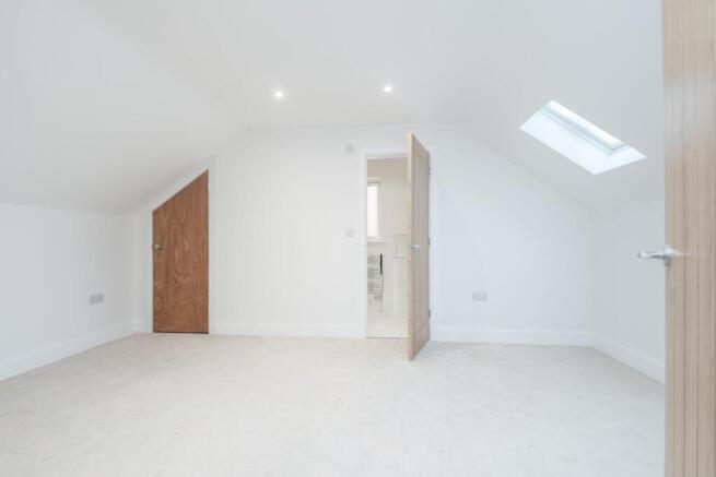 3 bed Detached to rent Image 8