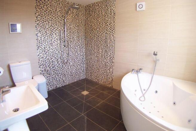 Ensuite bathroom
