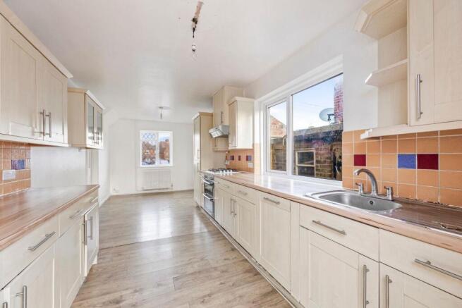 Amberley Drive 128 KITCHEN.jpeg