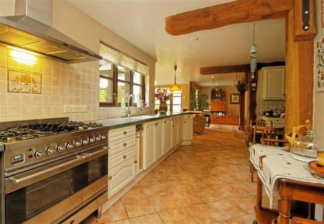 KITCHEN/BREAKFAST ROOM