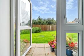 10, Trewin Lodge, Normandy Drive, Bristol BS37 4FX
