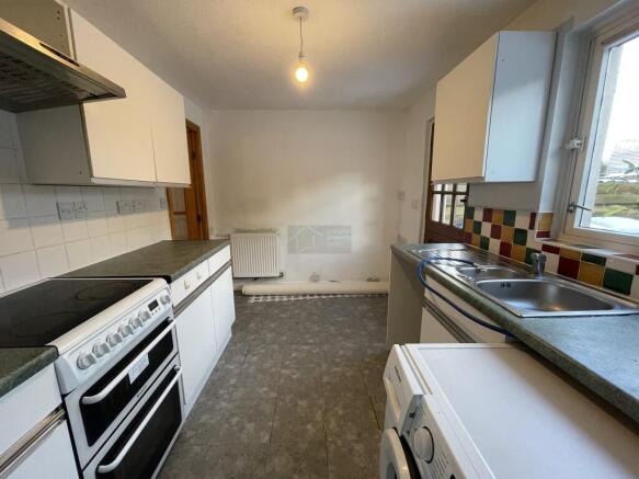 Kitchen b.JPG