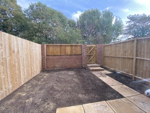 2 bed Semi-Detached to rent Image 11
