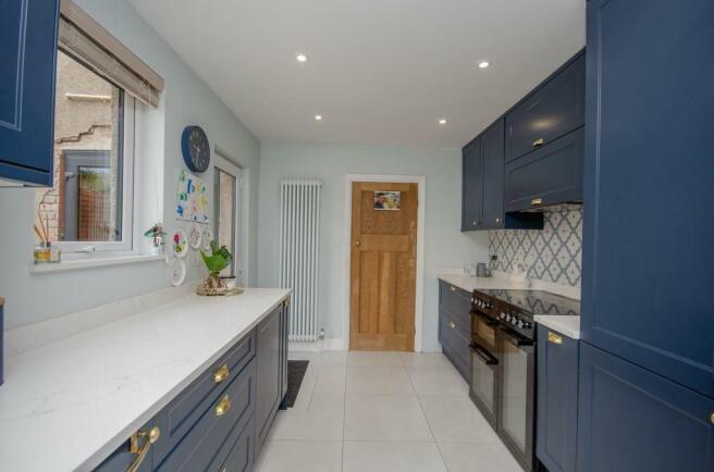 Kitchen pic 2.jpg