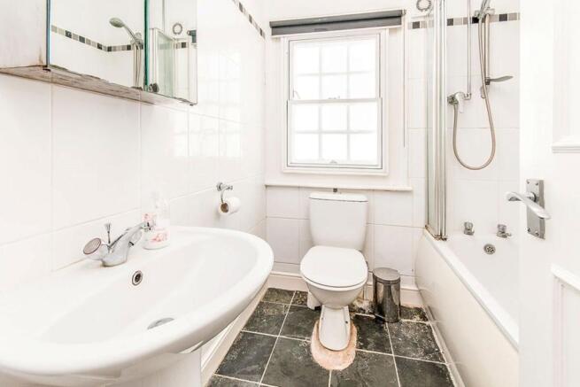 Family Bathroom / WC