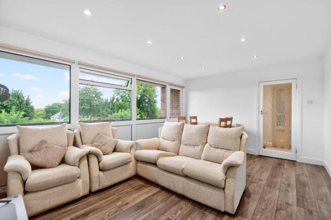 2 bed Flat for sale Image 2