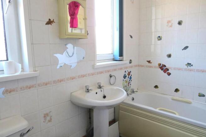 COMBINED BATHJROOM / WC