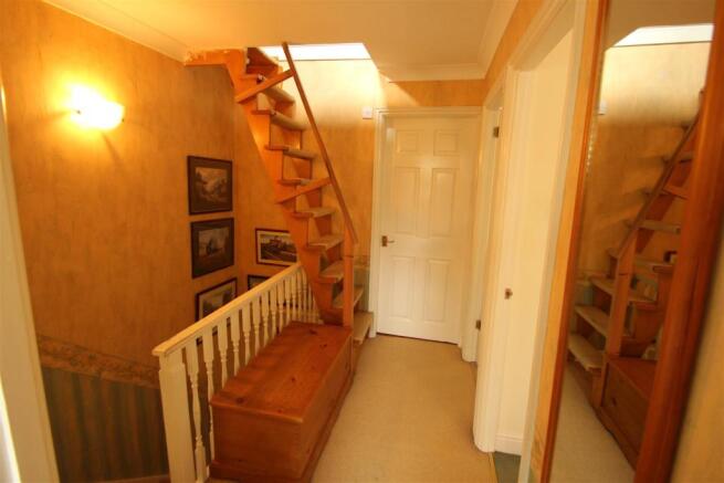 FIRST FLOOR LANDING