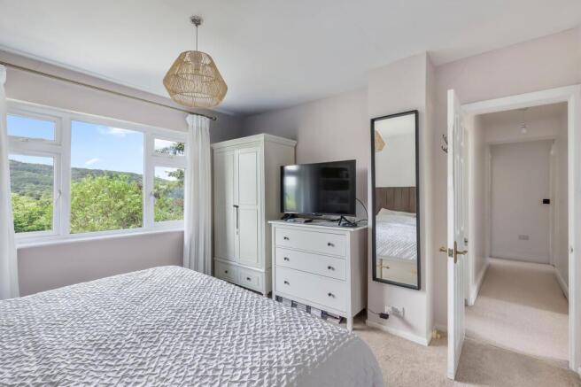 4 bed Semi-Detached for sale Image 12