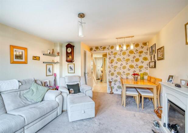 75 Rastrick Close-02.jpg
