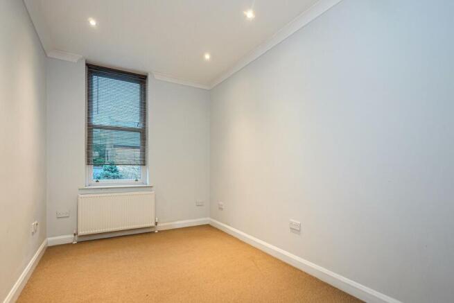 2 bed Apartment to rent Image 6