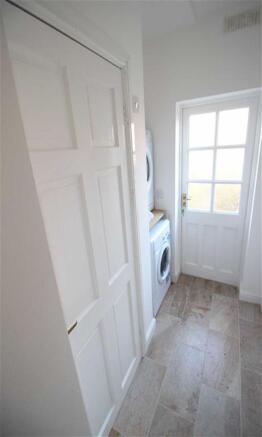 REAR LOBBY / LAUNDRY
