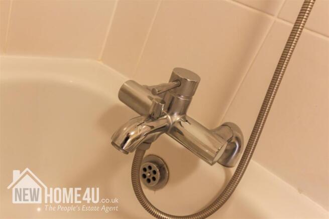 FAMILY BATHROOM: