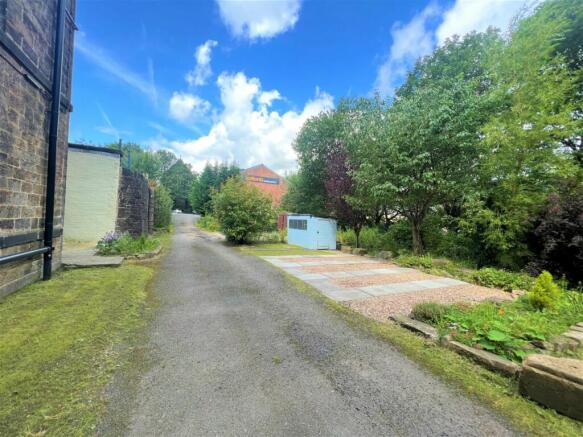 2 bed Flat to rent Image 10