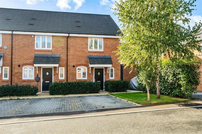 2-bed semi-detached on Phillips Drive, Shinfield, Berkshire, RG2 9SN, £425,000