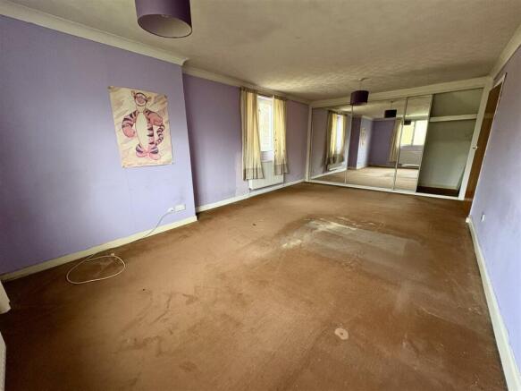 7. bed1b.jpg