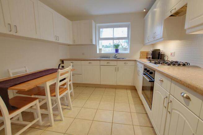 KITCHEN/DINING