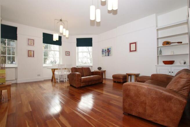 Living Area..JPG
