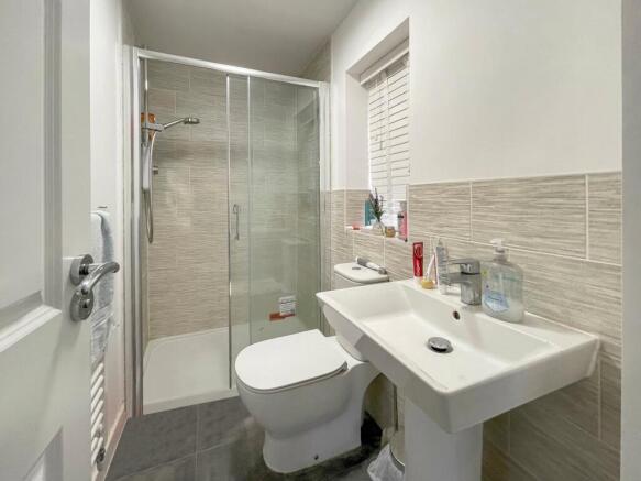 Ensuite to Bed 1