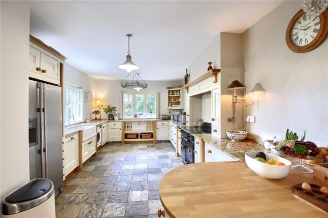 4 bed Detached for sale Image 7