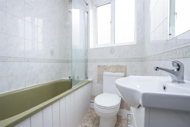 61 Kenlor Road SW17 bathroom.jpg