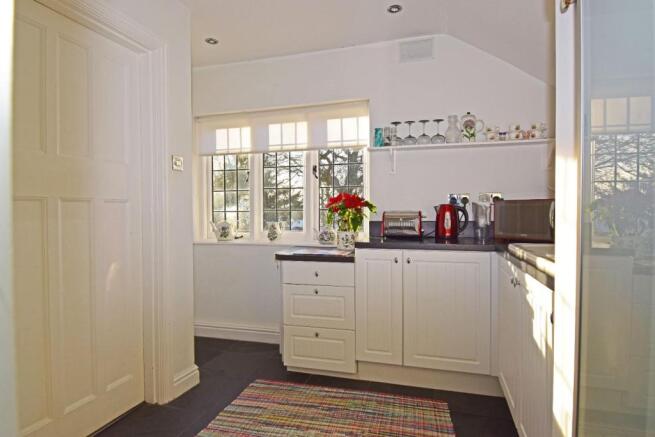 136 Old Birmingham Road, kitchen 3.jpg