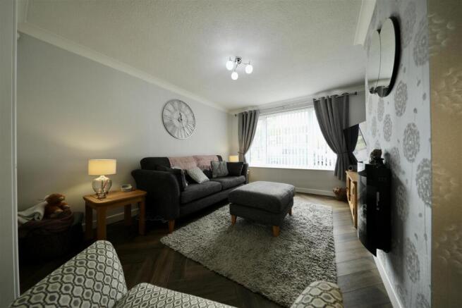 3 bed Semi-Detached for sale Image 8