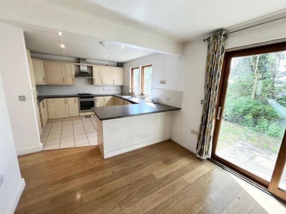 open plan kitchen/breakfast room