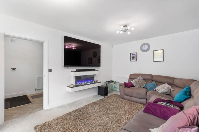 4 bed Detached for sale Image 10