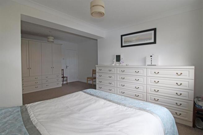 Master Bedroom..jpg