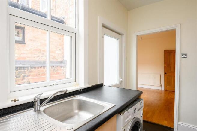 3 bed Terraced for sale Image 10