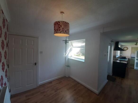 5 bed Semi-Detached to rent Image 4