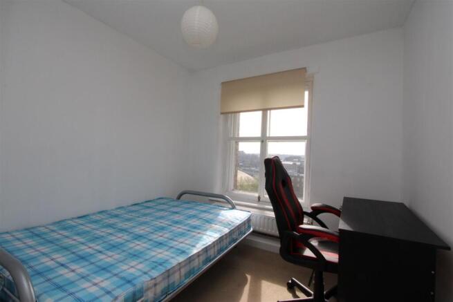 2 bed Apartment to rent Image 9
