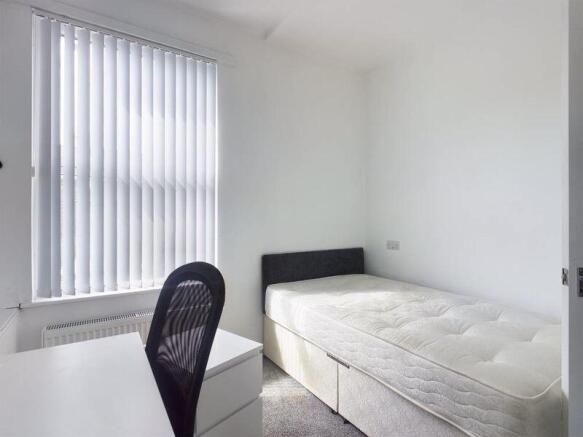 3 bed House Share to rent Image 4