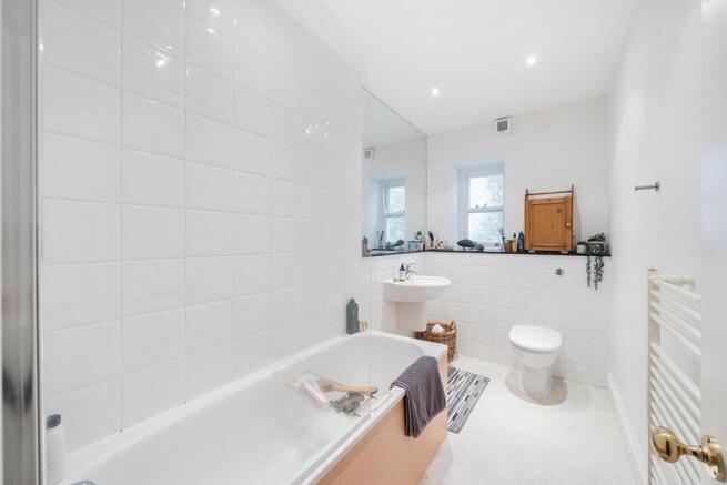 3 bed Flat for sale Image 6