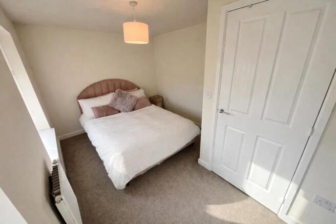 4 bed Town House to rent Image 12