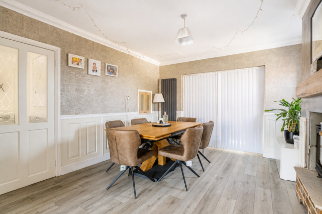 5 bed Detached for sale Image 3