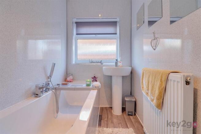 3 bed Semi-Detached for sale Image 12