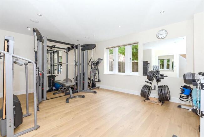 5 bed Detached for sale Image 12