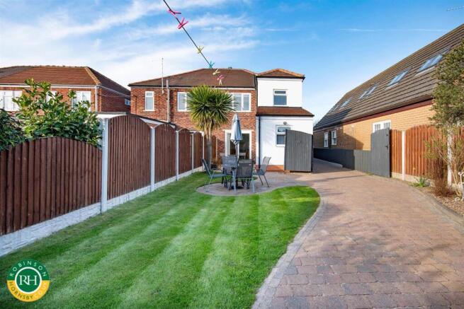 3 bed Semi-Detached for sale Image 10
