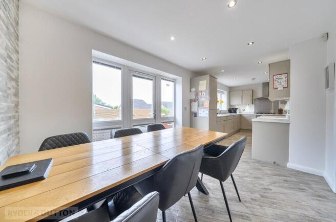 4 bed Detached for sale Image 6