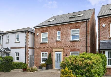 Lyndhurst Place, Chichester, PO19