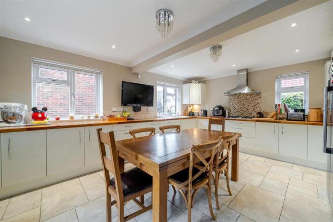 Kitchen/Dining Room