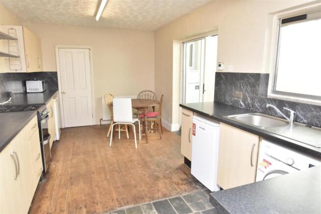 KITCHEN/BREAKFAST ROOM