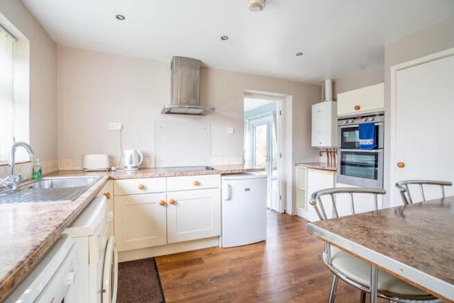 3 bed Bungalow for sale Image 3
