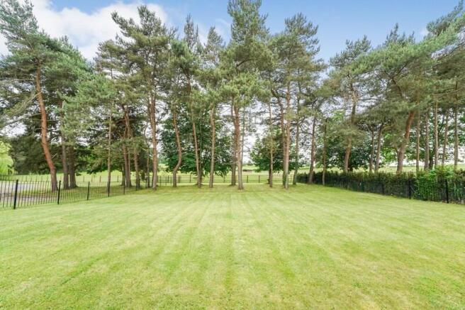 4 bed Detached to rent Image 11