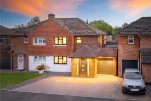 19, The Meadow, Crawley RH10 3RG