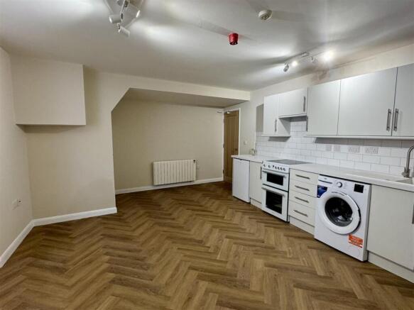 1 bed Flat to rent Image 4