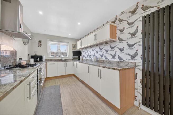 4 bed Detached for sale Image 6